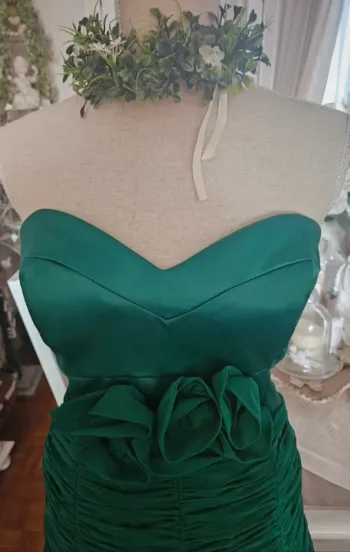 Jolie robe bustier verte boutons de roses Taille 40 ( petit 40