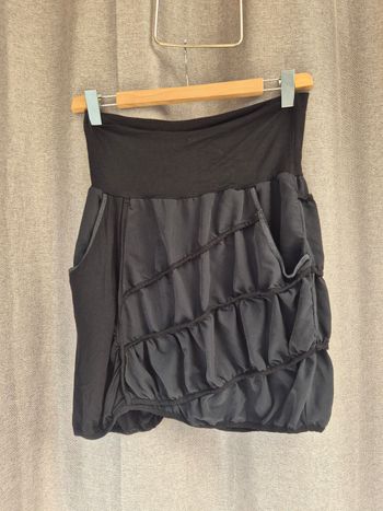 ​Jupe Noire Originale à Volants – Mia Soana – Taille 44 – Style Créateur