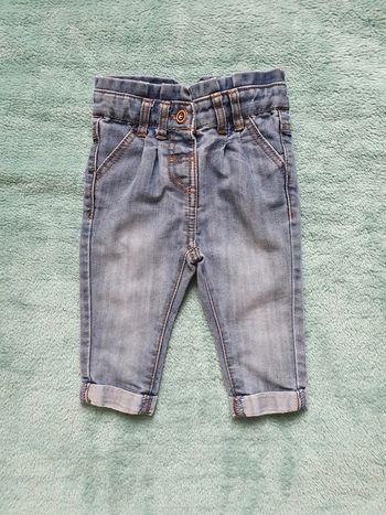 Tres joli jean 9 mois