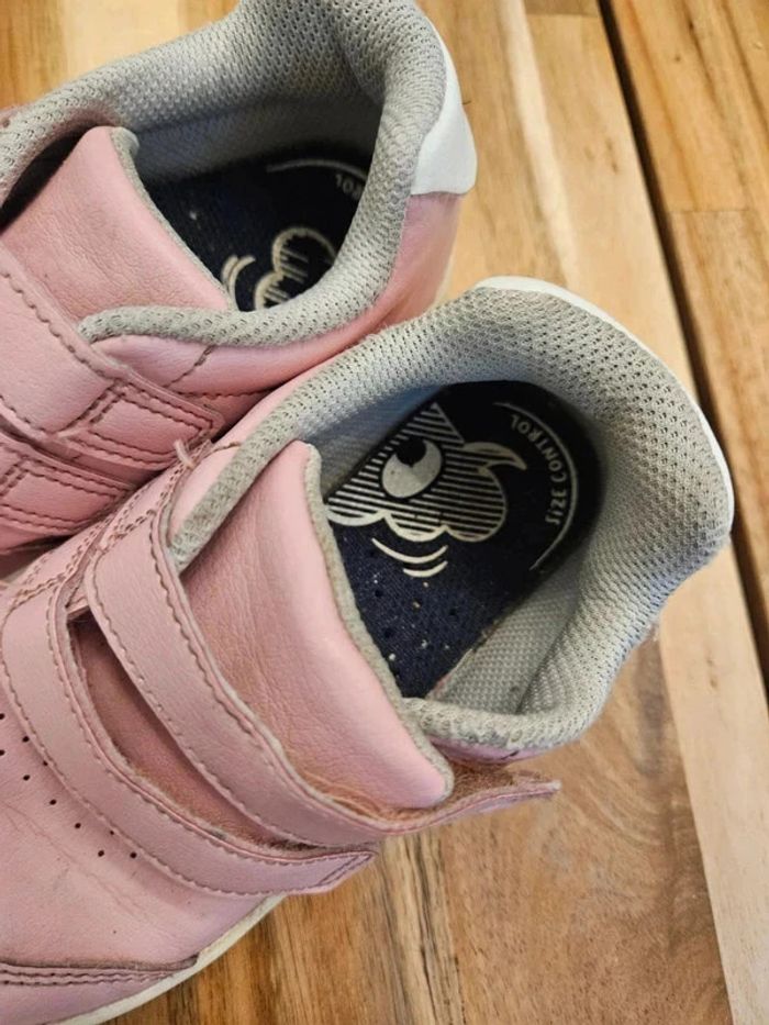 Une paire de baskets rose decathlon 27 - photo numéro 2