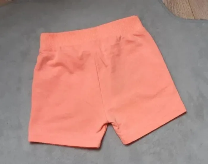 Short c&a orange fluo (flashi) 92 cm état neuf - photo numéro 2