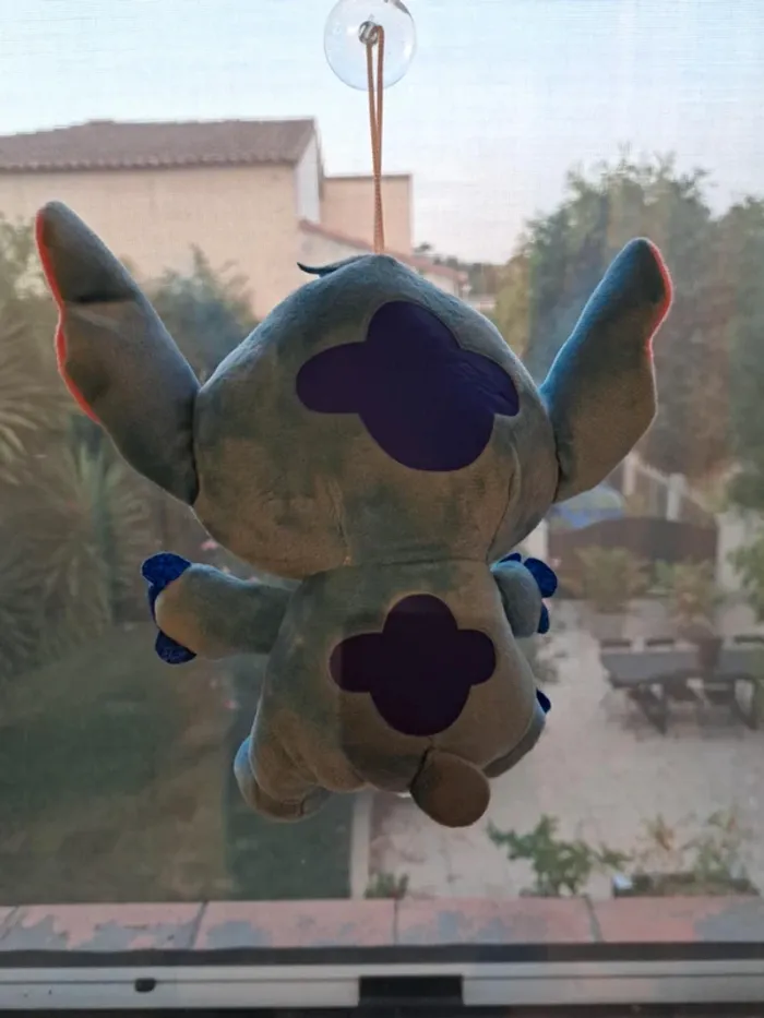 Peluche petit stitch à ventouse - photo numéro 4