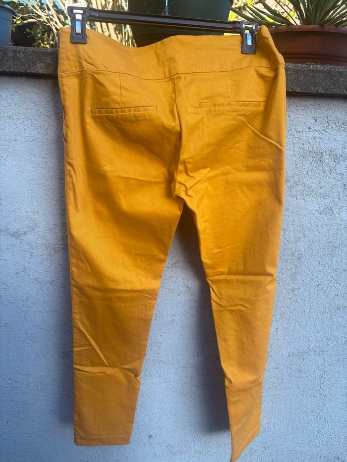 Pantalon couleur jaune moutarde - photo numéro 3
