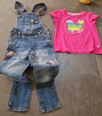 1 salopette jeans 1 t-shirt  4 ans tbe