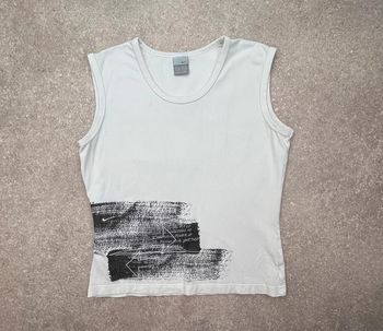 Débardeur blanc nike avec design graphique taille 44-46