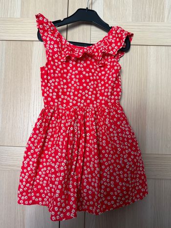Robe rouge fleurie KIABI t.4ans