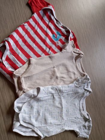 3 bodies manches courtes 6 mois