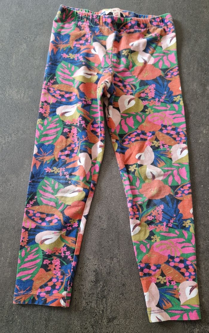 1 robe froufrou  et 1 legging  4 ans tbe - photo numéro 4