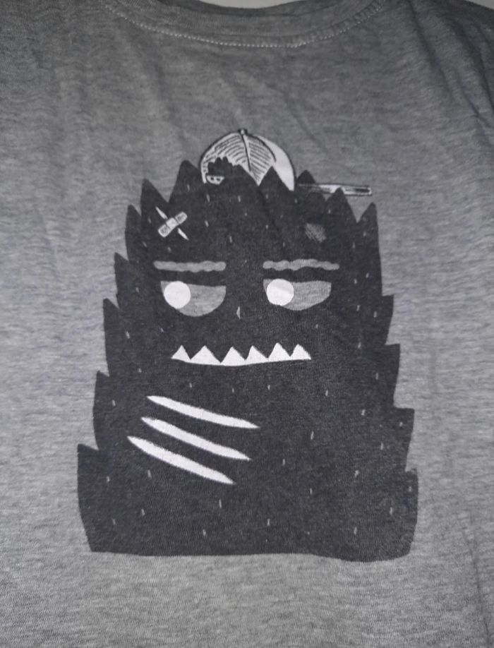 Tee shirt Primark taille 6/7 ans - photo numéro 2