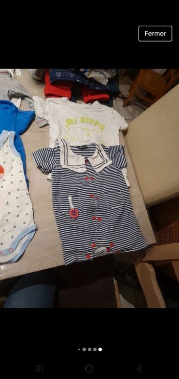 Lot de 28 habits de 6 mois