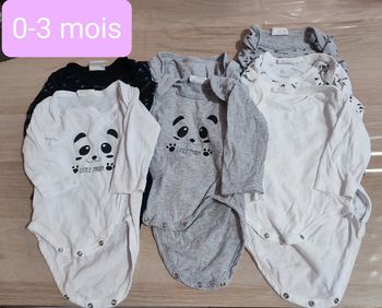 Lot bodies 0-3 mois