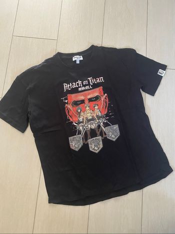 Attack on titan t-shirt oversize XS