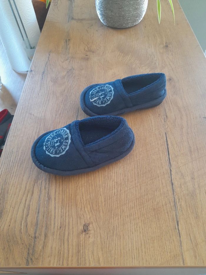 Une paire de chaussons - photo numéro 4