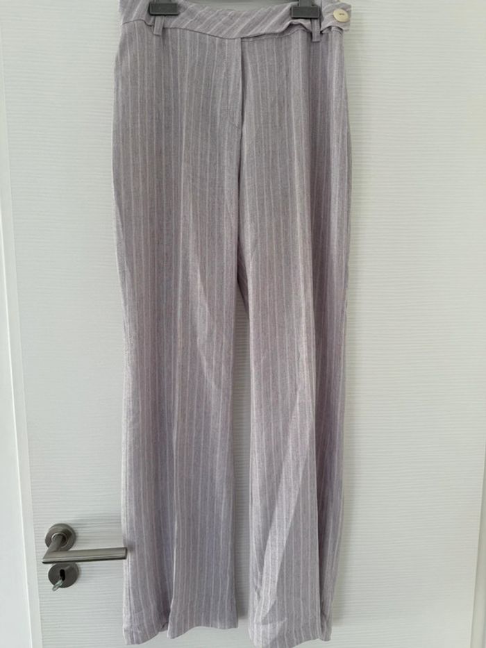 Ensemble veste pantalon tailleur rose et blanc à rayures classe élégant - photo numéro 10