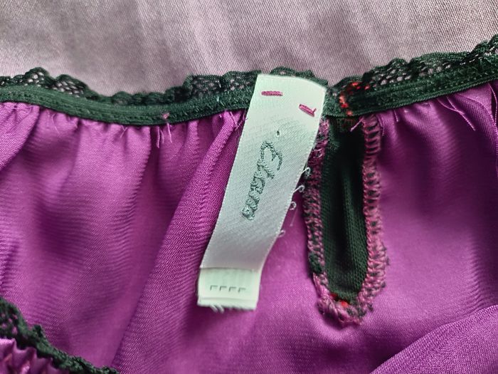 Culotte Cutie et noeuds rouge + gants noirs - photo numéro 4