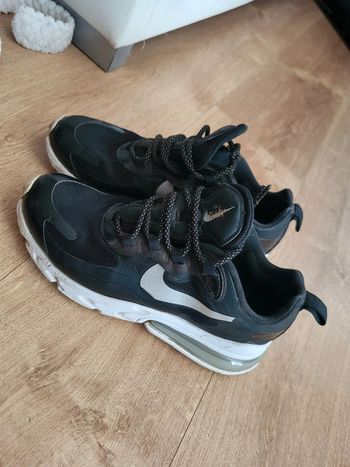 Nike react 270