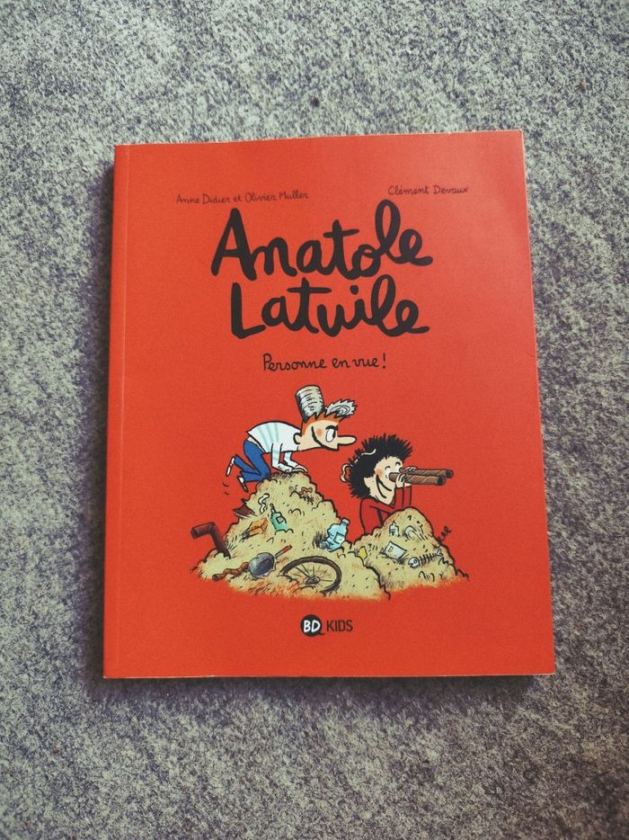 Bd livre Anatole Latuile tome 3 personne en vue