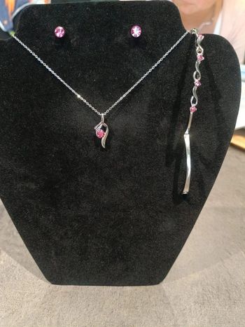 Lot collier+ bracelet + boucles d'oreilles