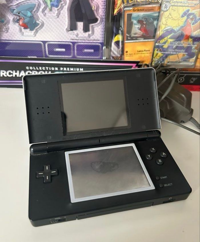 Nintendo DS Lite Édition Collector Guitar Hero - photo numéro 4