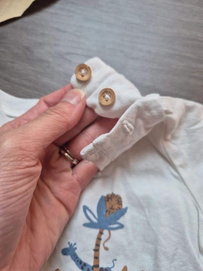 Magnifique t-shirt absorba 9 mois - photo numéro 3