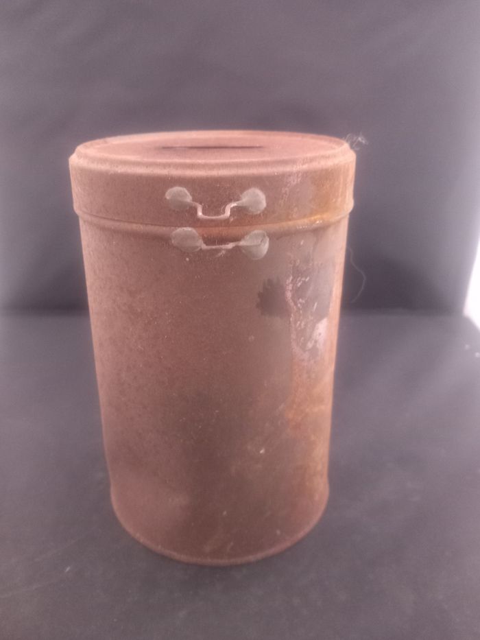 Ancienne tirelire en métal à restaurer - photo numéro 5