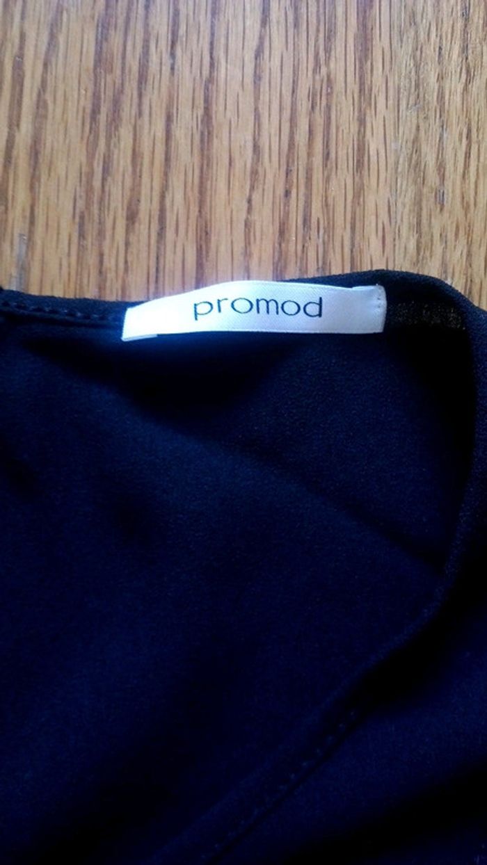 Haut noir avec noeud et décolleté dans le dos - photo numéro 7