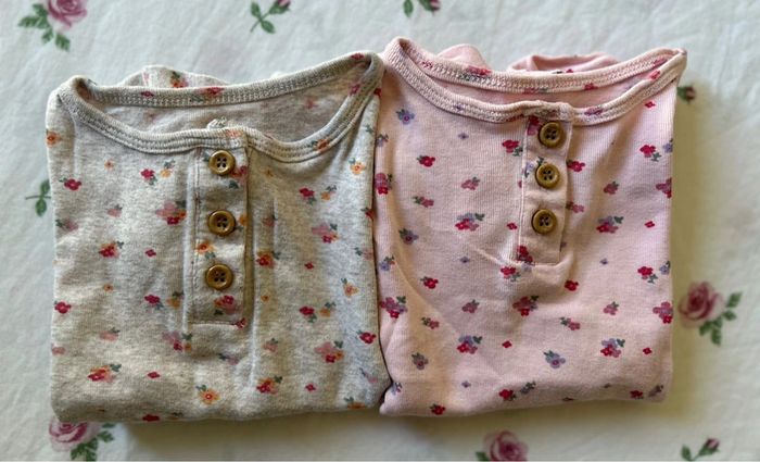 Lot t-shirts manches courtes taille 24 mois