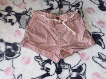 Short fille