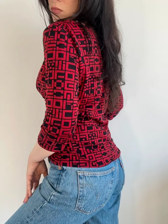 Haut à manches 3/4 à motifs noir et rouge années 90 taille M - photo numéro 4
