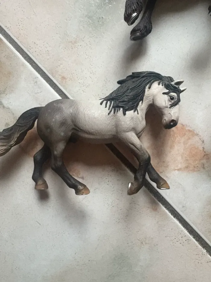 Lot 5 Figurines chevaux Schleich - photo numéro 4