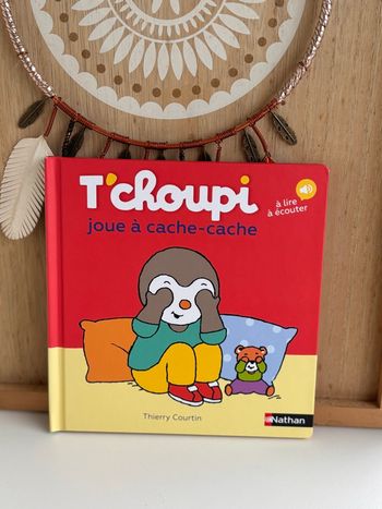 Tchoupi joue à cache-cache 