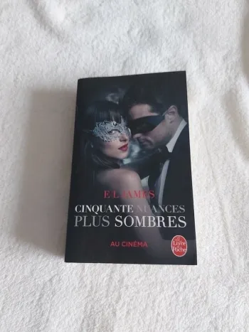 Livre cinquante nuances plus sombre