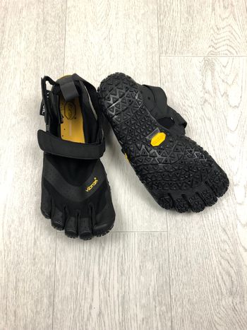 Chuassures sport aquatique / Vibram / Five finger V-aqua / noir / scratch / Taille 41