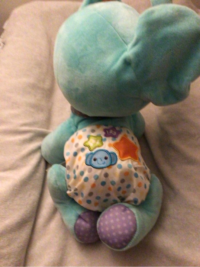 Éléphant qui marche - photo numéro 2