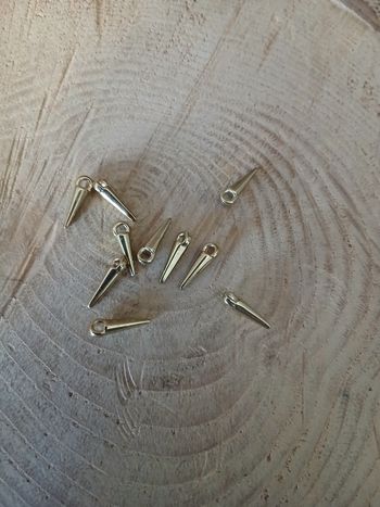 Lot de 22 breloques petit pique doré