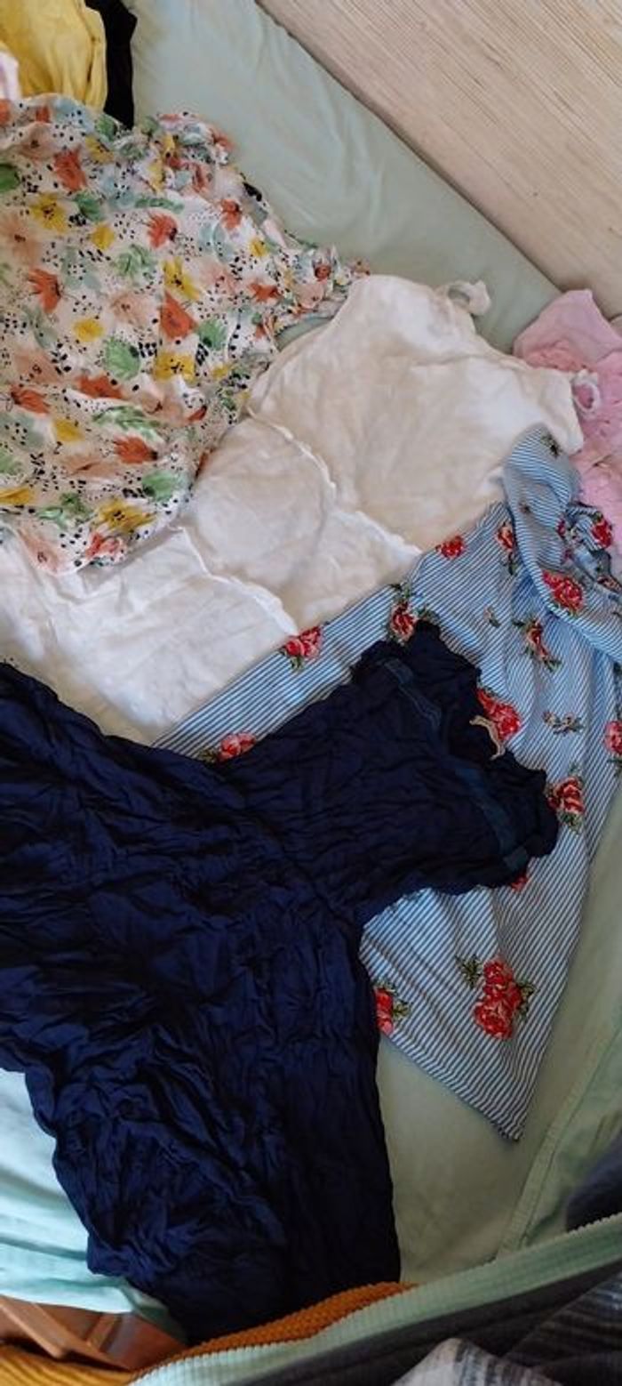 1 lot de  32  vêtements fille 8  ans - photo numéro 2