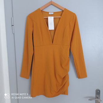 Robe ocre t38 neuve