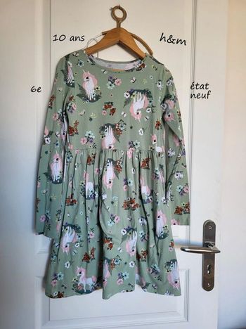 Robe manche longue imprimé Licorne h&m 10 ans impeccable