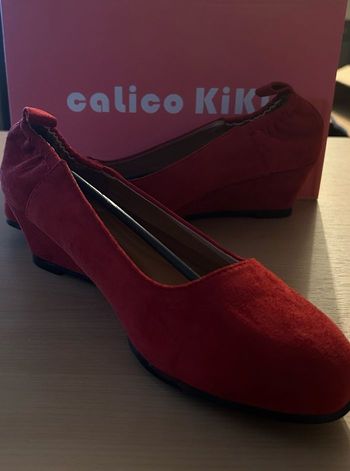 1 ballerine compenser rouge neuf