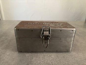 Boîte métal vintage