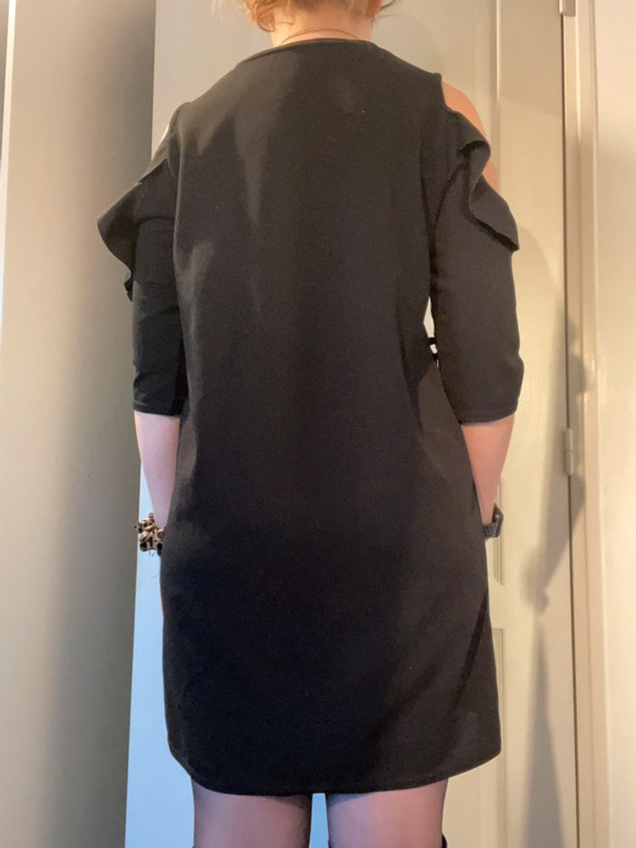 Robe noire épaules dénudées - photo numéro 3