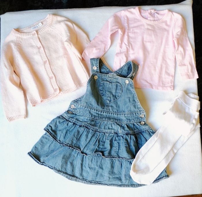 Lot de vêtements fille (robe, gilet, t-shirt, collant)