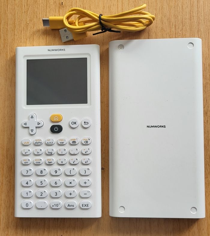 Calculatrice graphique numworks python en très bon état - photo numéro 2