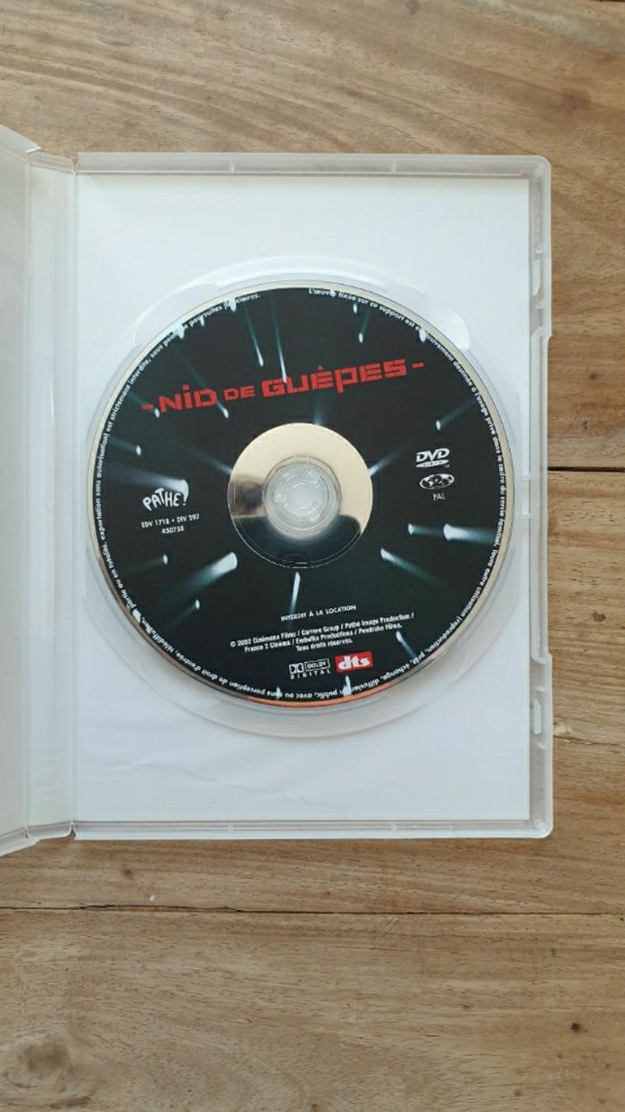 Film DVD "Nid de guêpe " - photo numéro 3