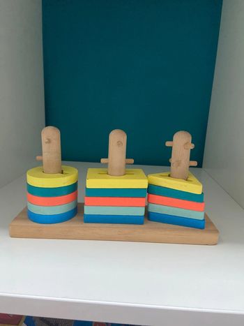 Puzzle à empiler en bois