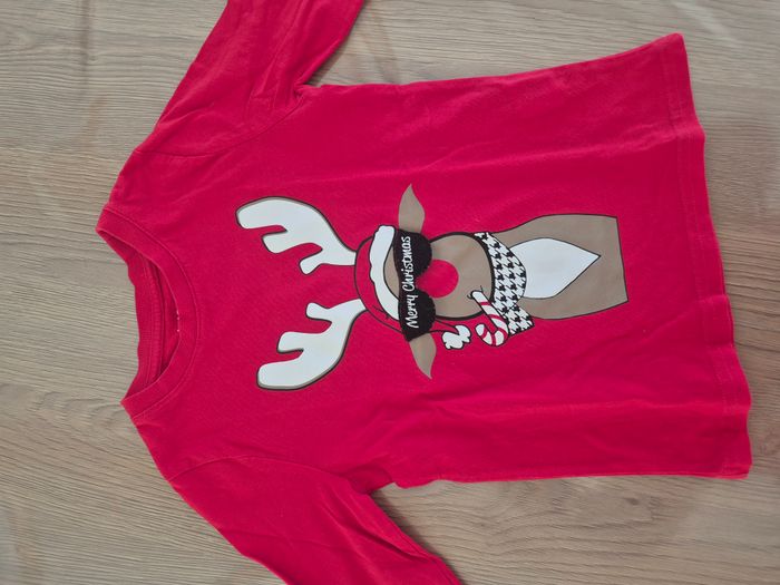 T-shirt Kiabi 4 ans rouge – Motif rennes 🌟 - photo numéro 2