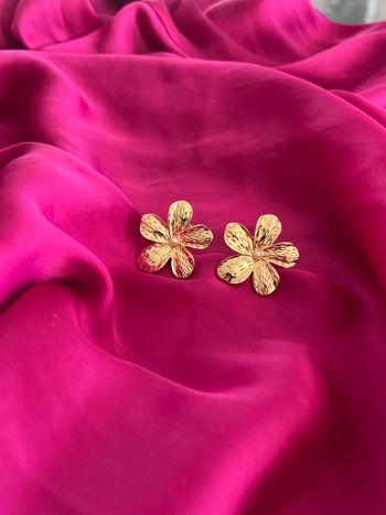 Boucles d’oreilles fleurs tendances