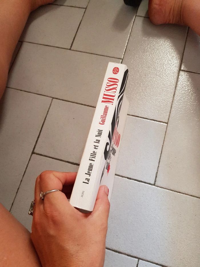 La jeune fille et la nuit- Guillaume Musso - photo numéro 2