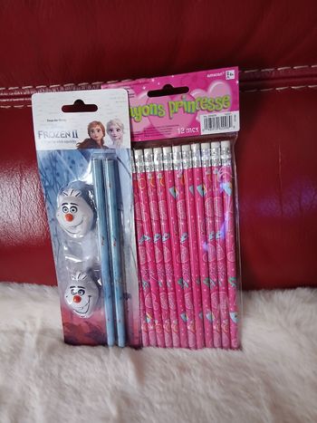 Papeterie Enfant: 12 Crayons-gomme"Princesse" + 2 Crayons/Embouts Frozen