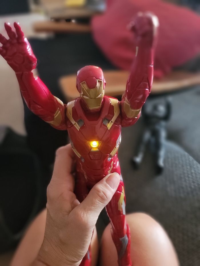 Figurine Avenger ironman electronique